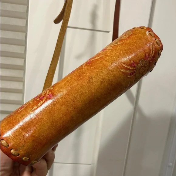 Vintage 70's leather hand tooled and painted never used crossbody purse - Picture 8 of 13